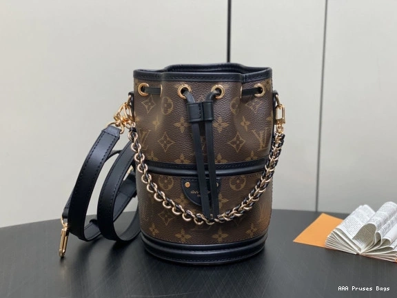AAA Replica Ru VUITTON Canoe New LOUIS Bag-14*20.5*14CM 0801